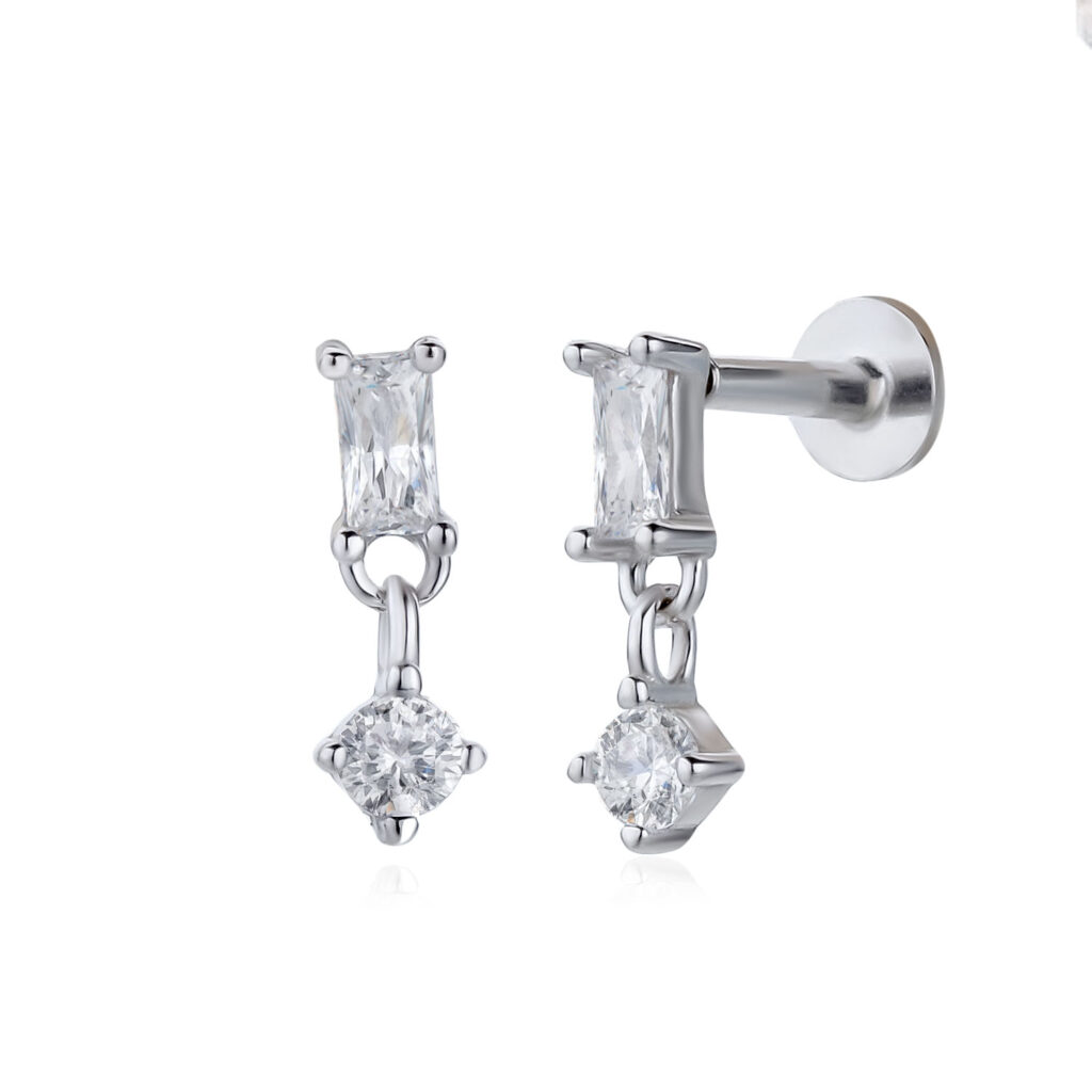 עגיל פירסינג מכסף בהברגה עם תליון משובץ מבית סיליה ורה